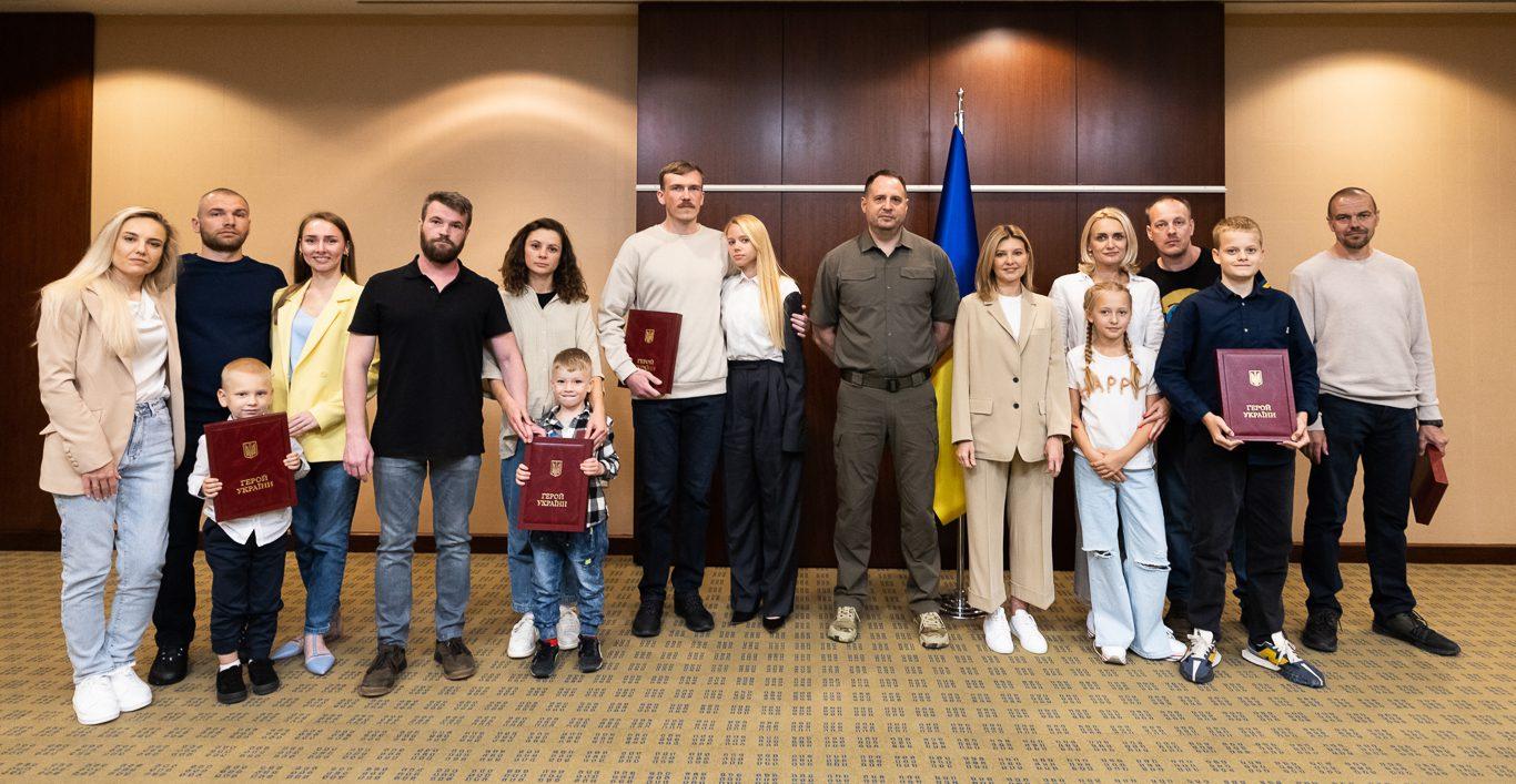 П’ятьом захисникам “Азовсталі” вручили ордени “Золота Зірка”