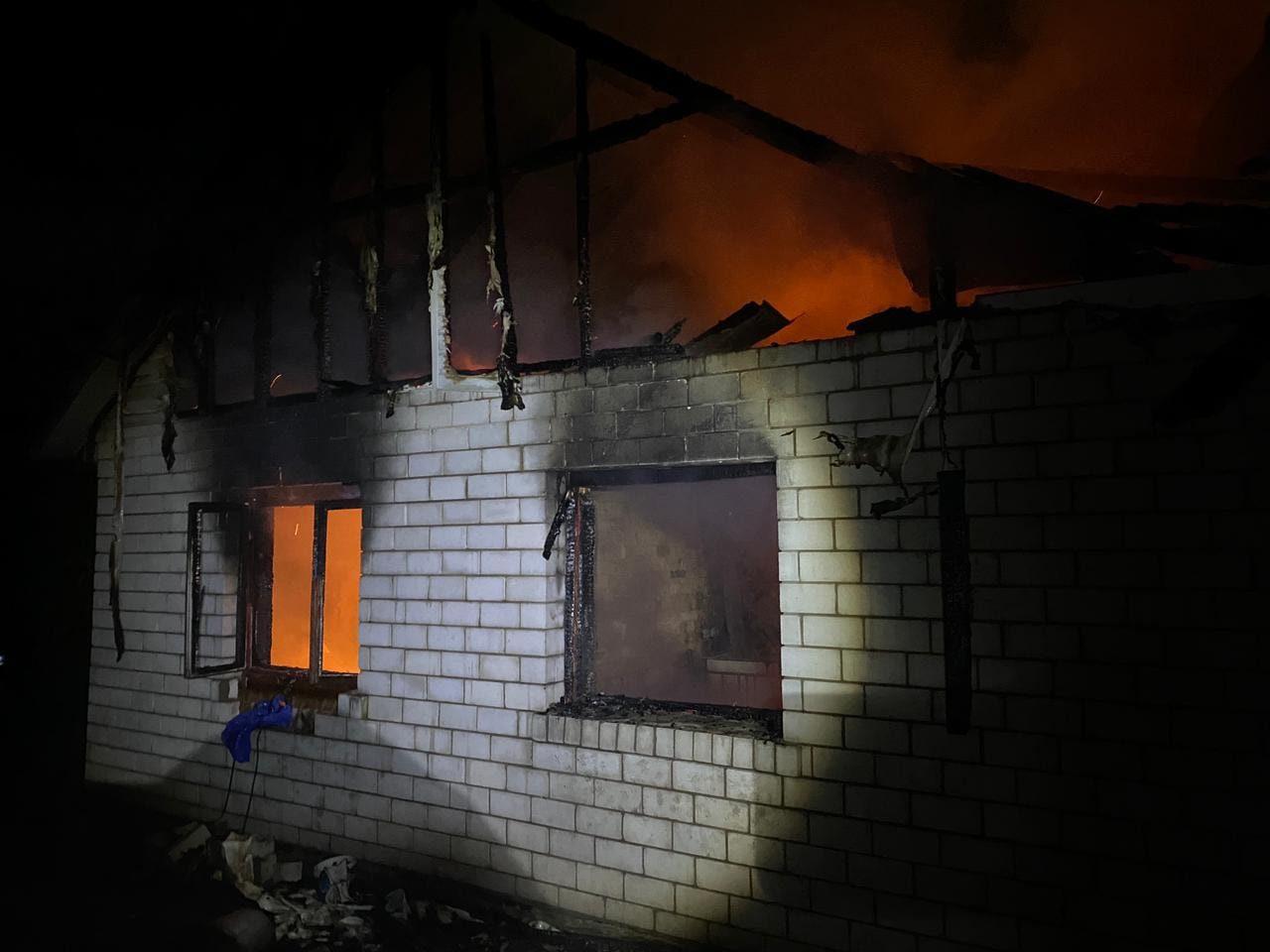 Учора Рівненські вогнеборці загасили дві пожежі в житлових будинках