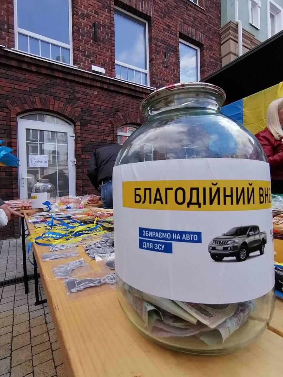 На Святі пива у Рівному збирали на автівку для ЗСУ