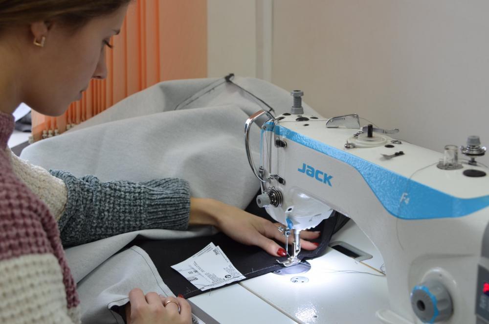Найбільше роботодавці Рівненщини потребують швачок та лікарів