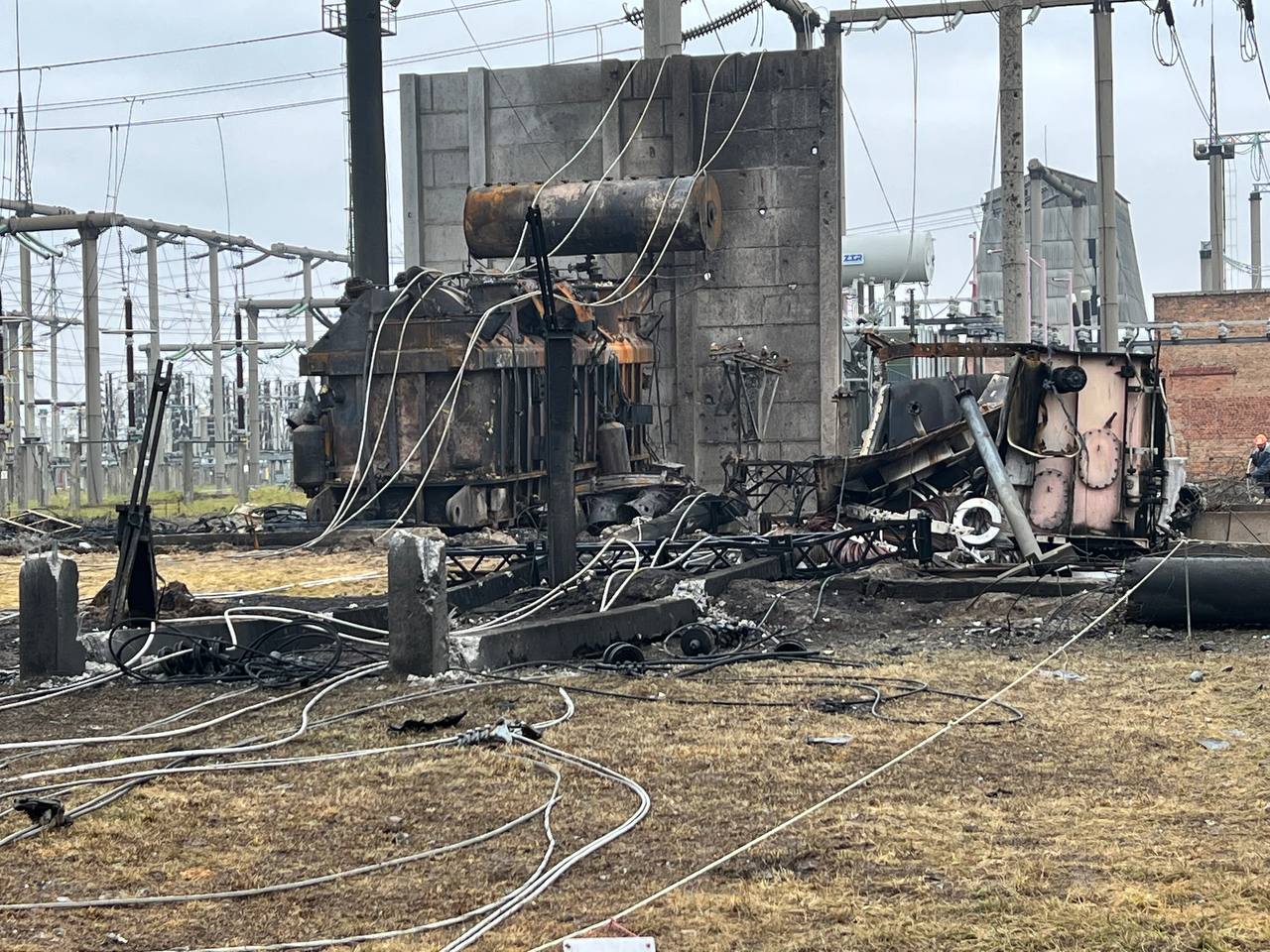 Як у Рівному ліквідували наслідки ракетного удару