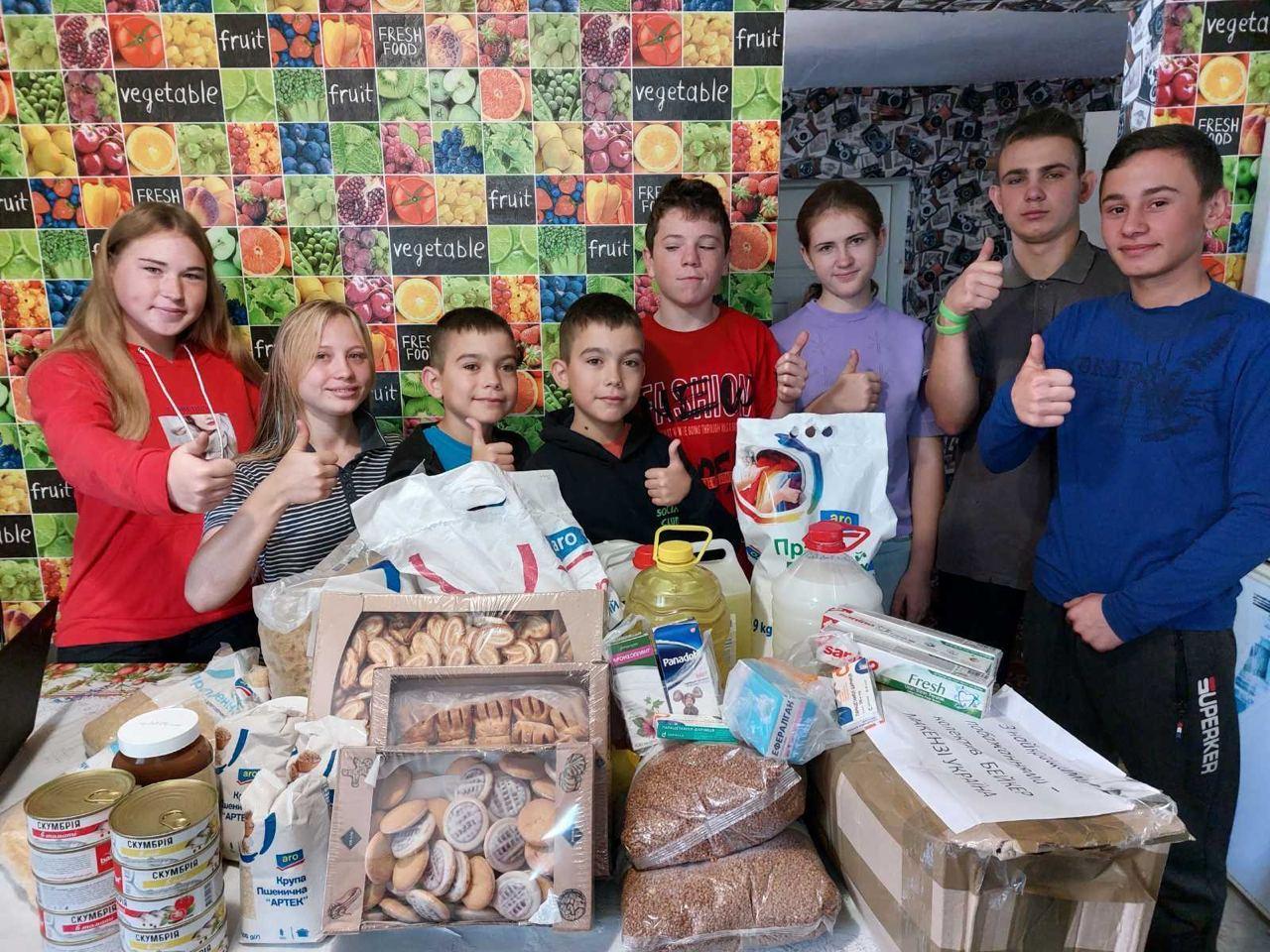 Побутову техніку для дітей-сиріт передали на Рівненщині в 30 родин