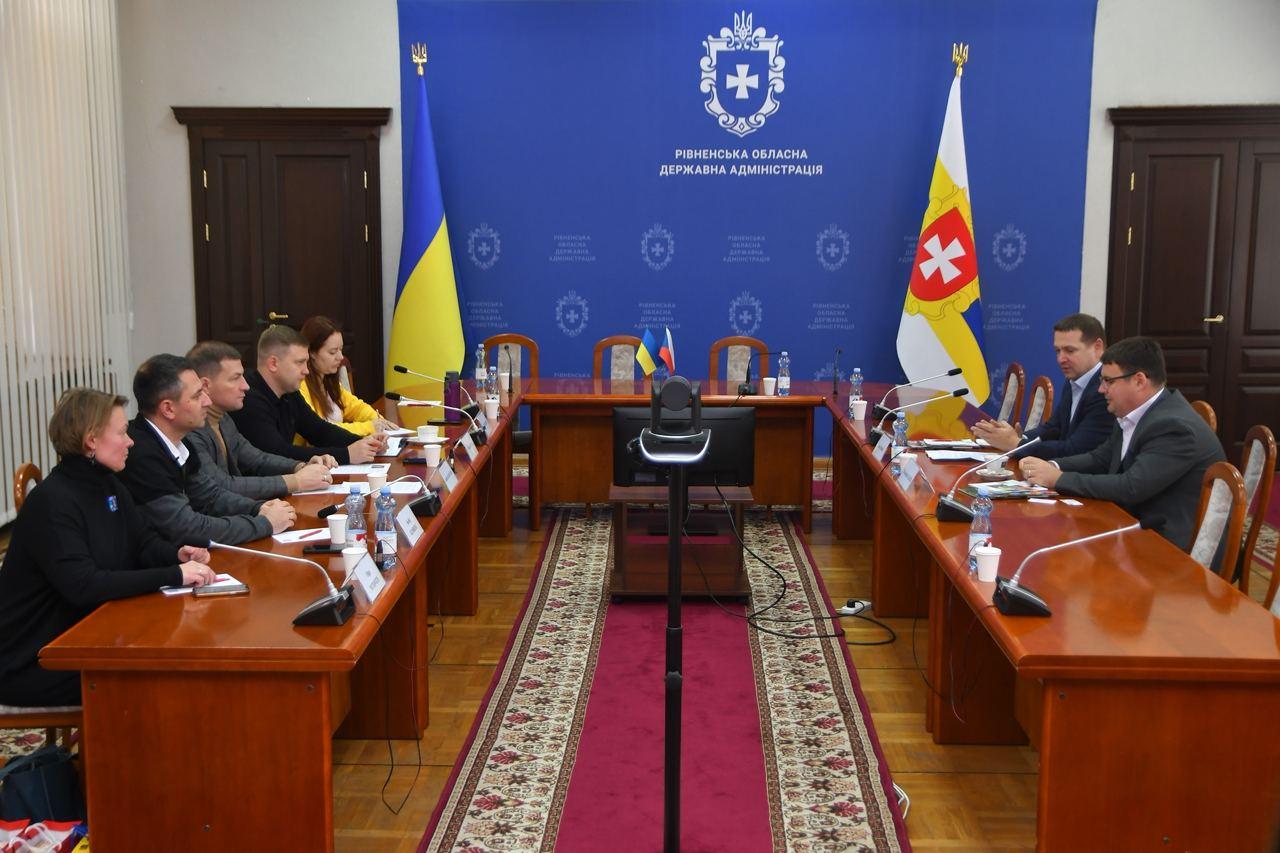 Рівненщина отримала від чехів благодійну допомогу для військових