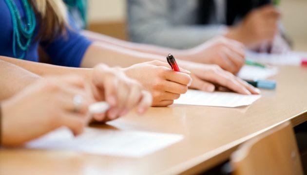 Випускників шкіл звільнять від ДПА