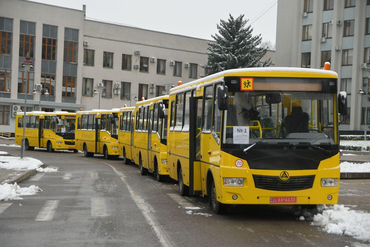 Шкільні автобуси