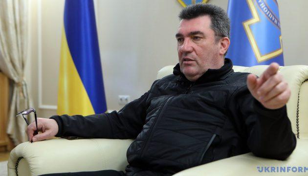 Данілов назвав абсурдними заклики до переговорів із Росією