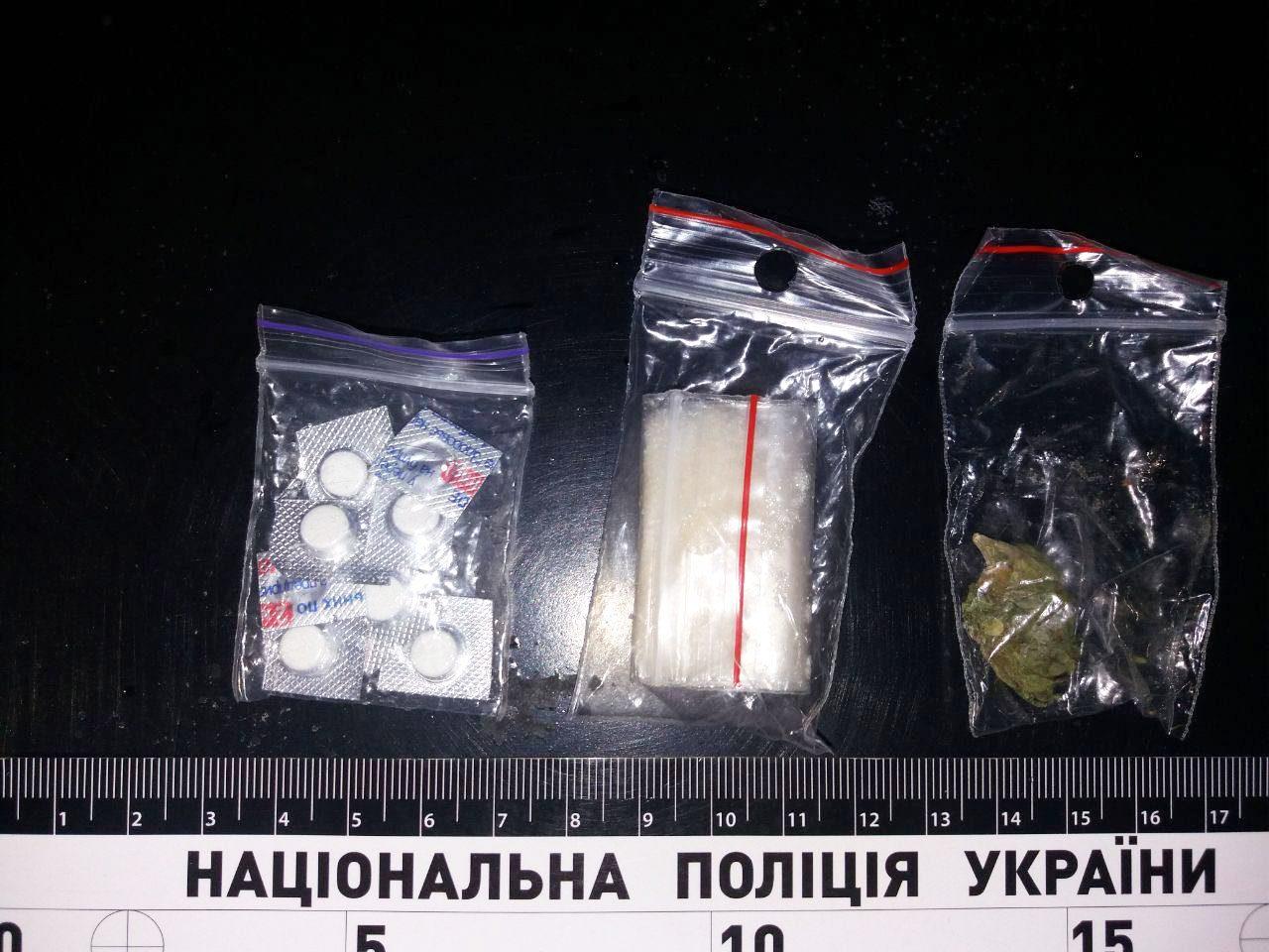 Рівненські поліцейські затримали громадян із наркотичними речовинами
