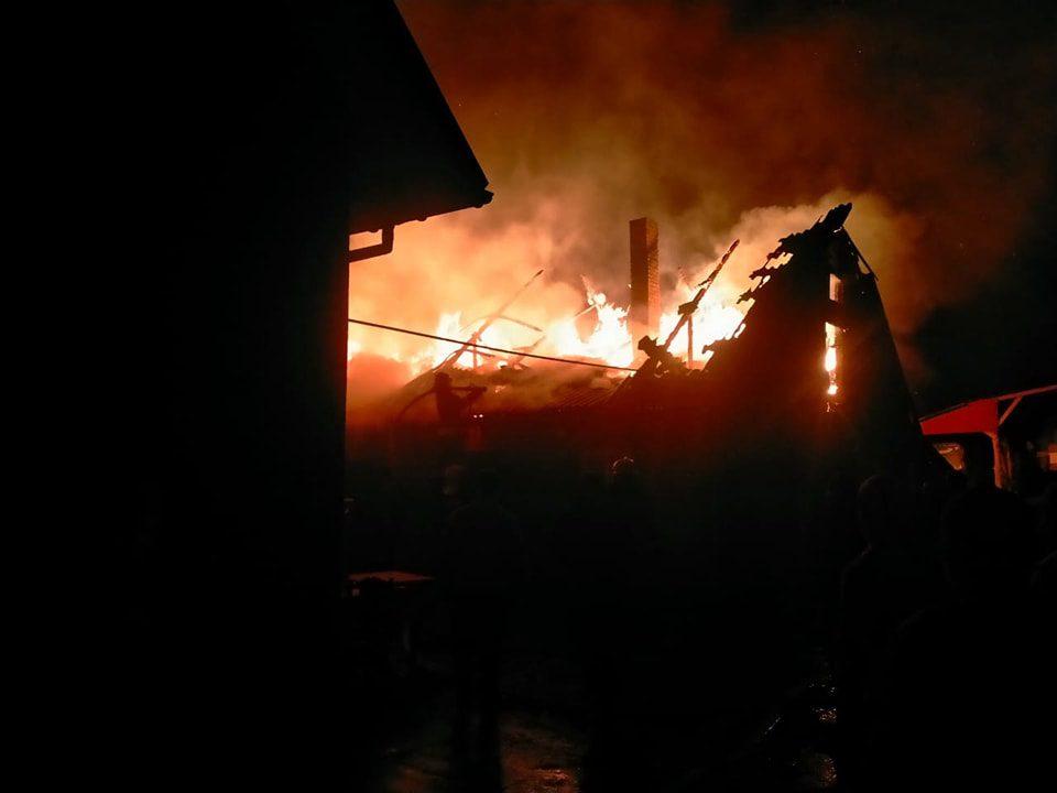 На Рівненщині вогнеборці загасили пожежу у приватному господарстві