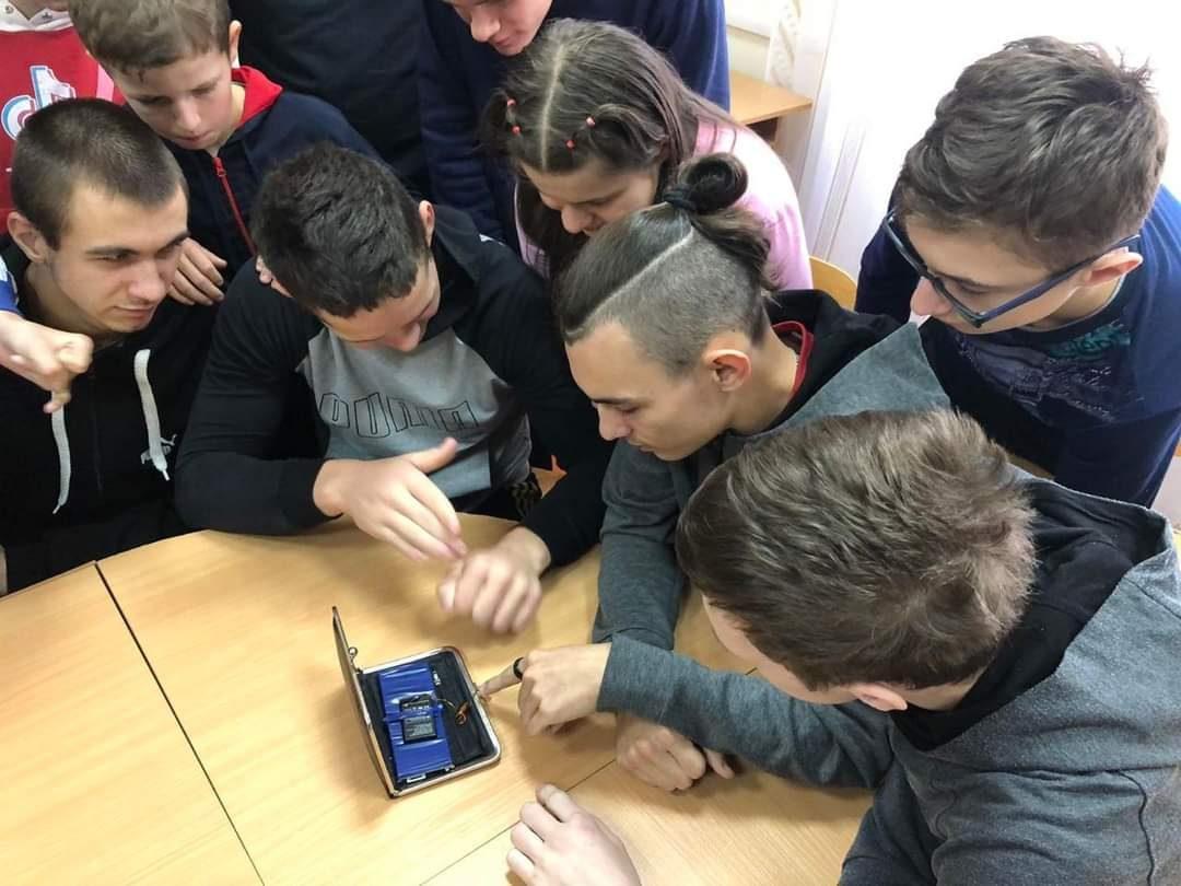 На Рівненщині рятувальники навчають дітей мінної безпеки