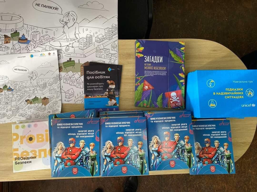 На Рівненщині рятувальники навчають дітей мінної безпеки