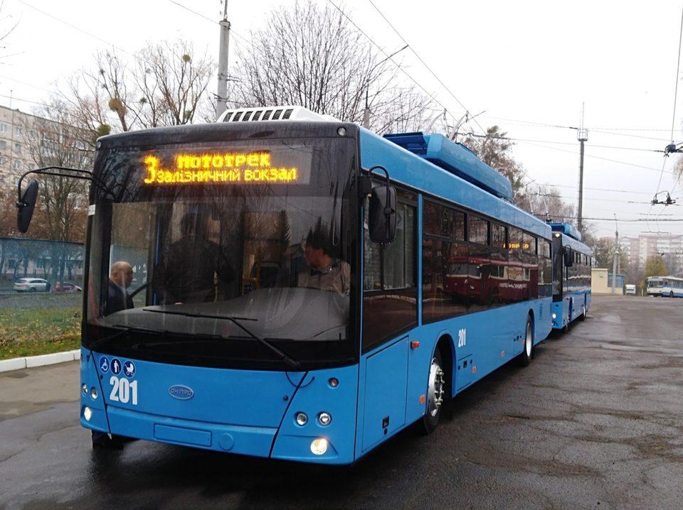 вдвічі менше тролейбусів
