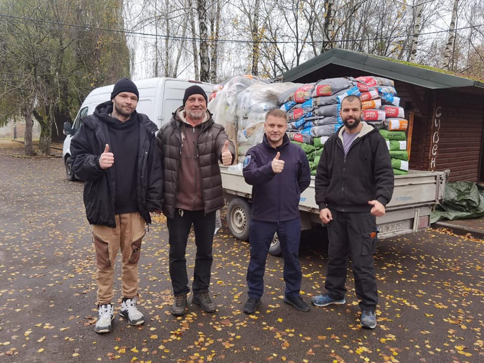 Волонтери допомогли кормами Рівненському зоопарку
