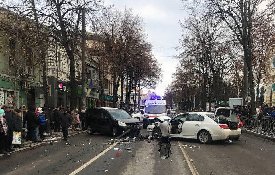 Центр Рівного перекритий через аварію на переході