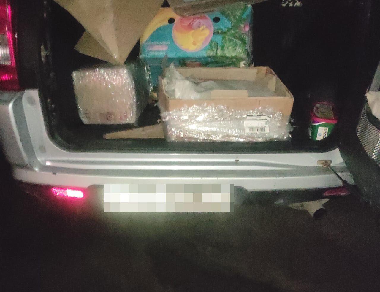 Майже 40 кілограмів бурштину вилучили поліцейські у легковому автомобілі на Рівненщині