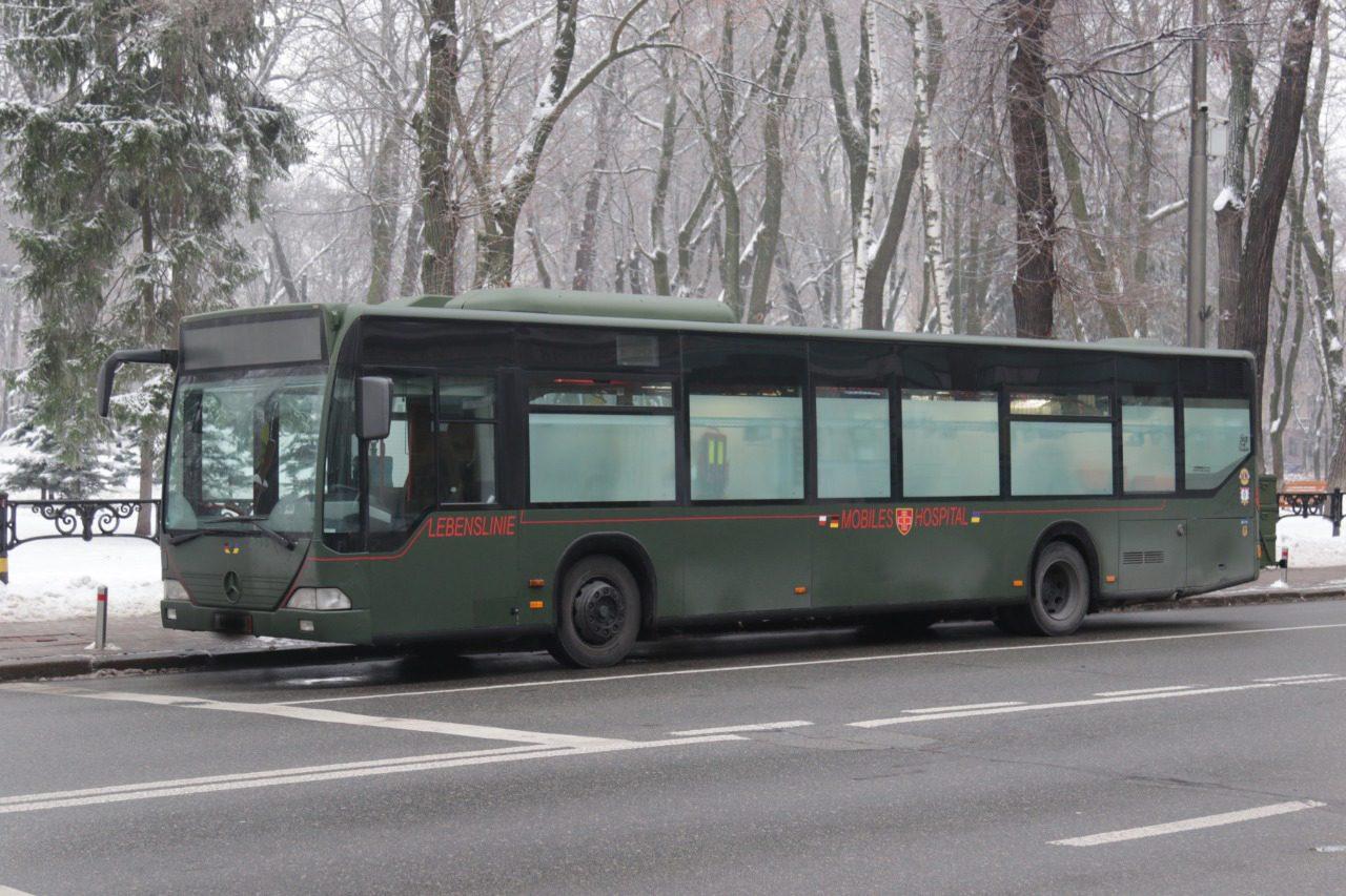 Медики ЗСУ отримали шпиталь на колесах