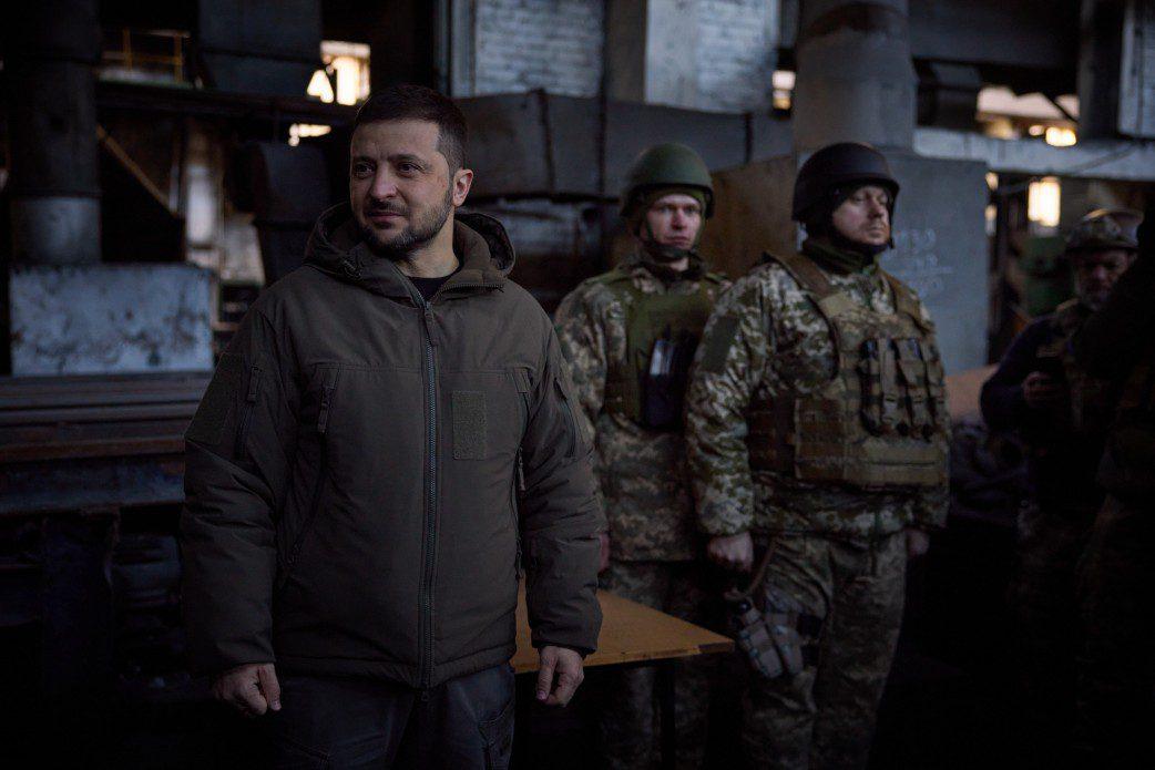 Президент побував у Бахмуті та нагородив військових (фото)