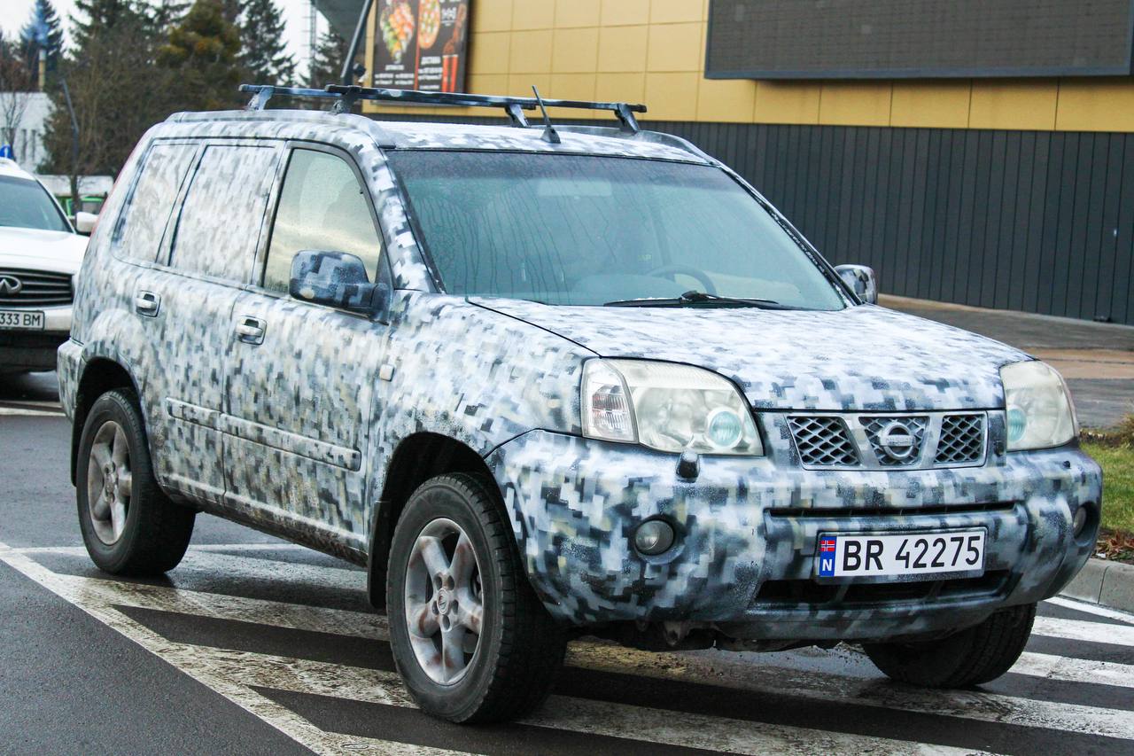 Рівненські волонтери передали чергове авто для ЗСУ