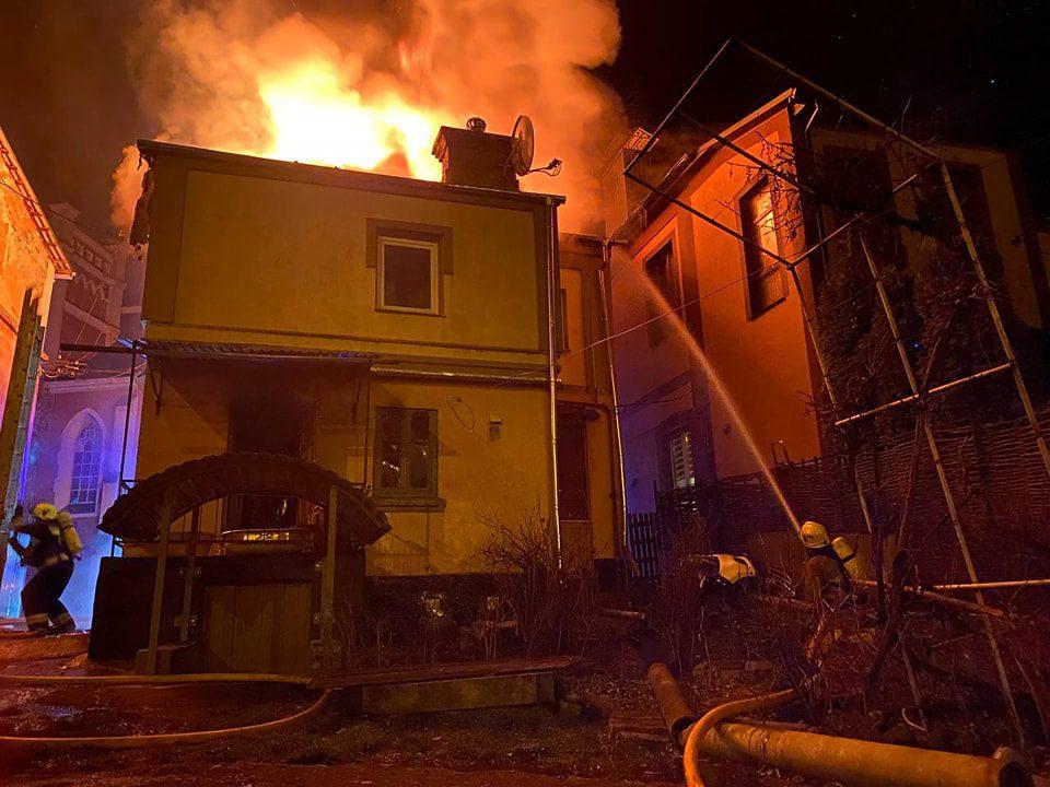 У Рівному ледве не згорів двоповерховий будинок біля органного залу