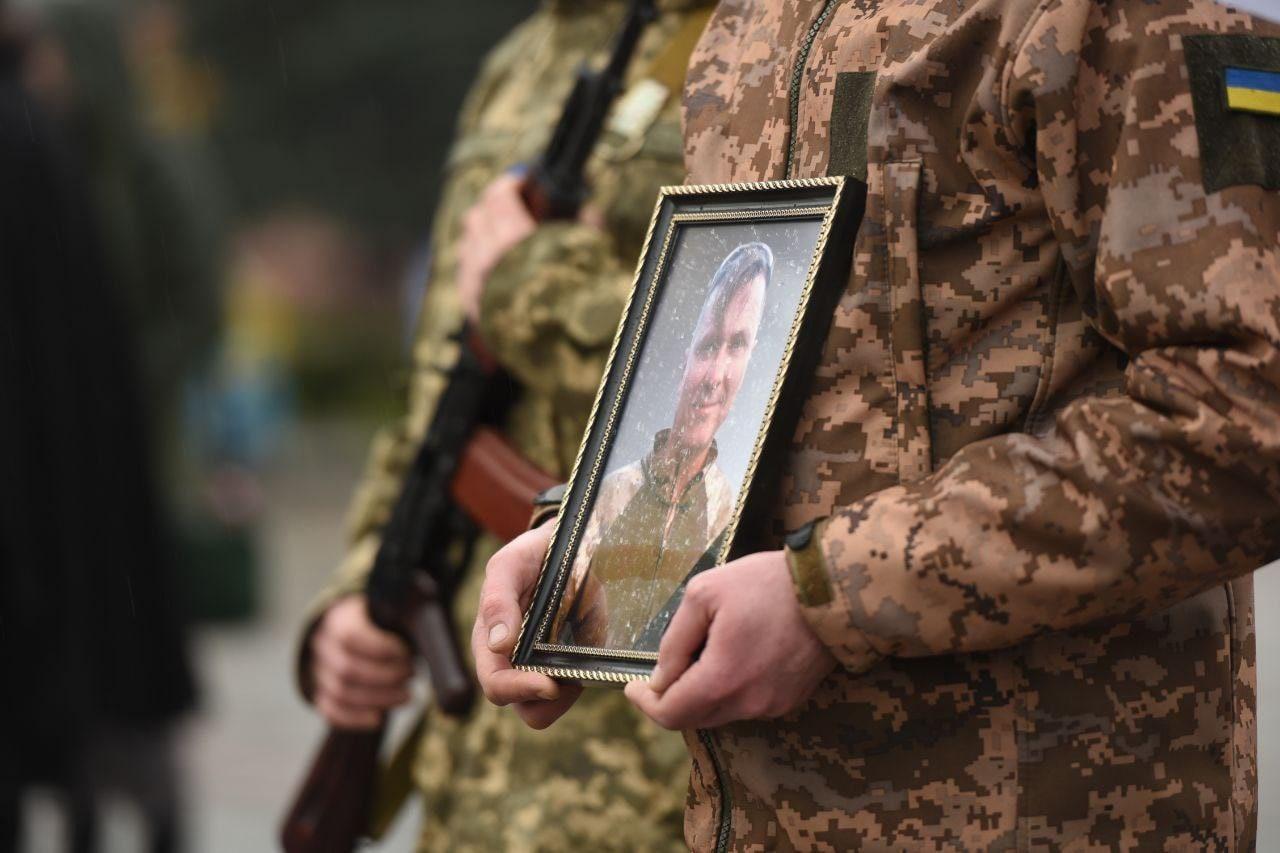 У Рівному попрощалися з Андрієм Ярошиком, який загинув рятуючи своїх побратимів