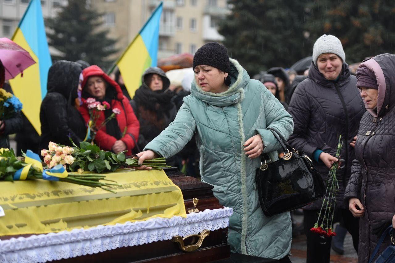 У Рівному попрощалися з Андрієм Ярошиком, який загинув рятуючи своїх побратимів