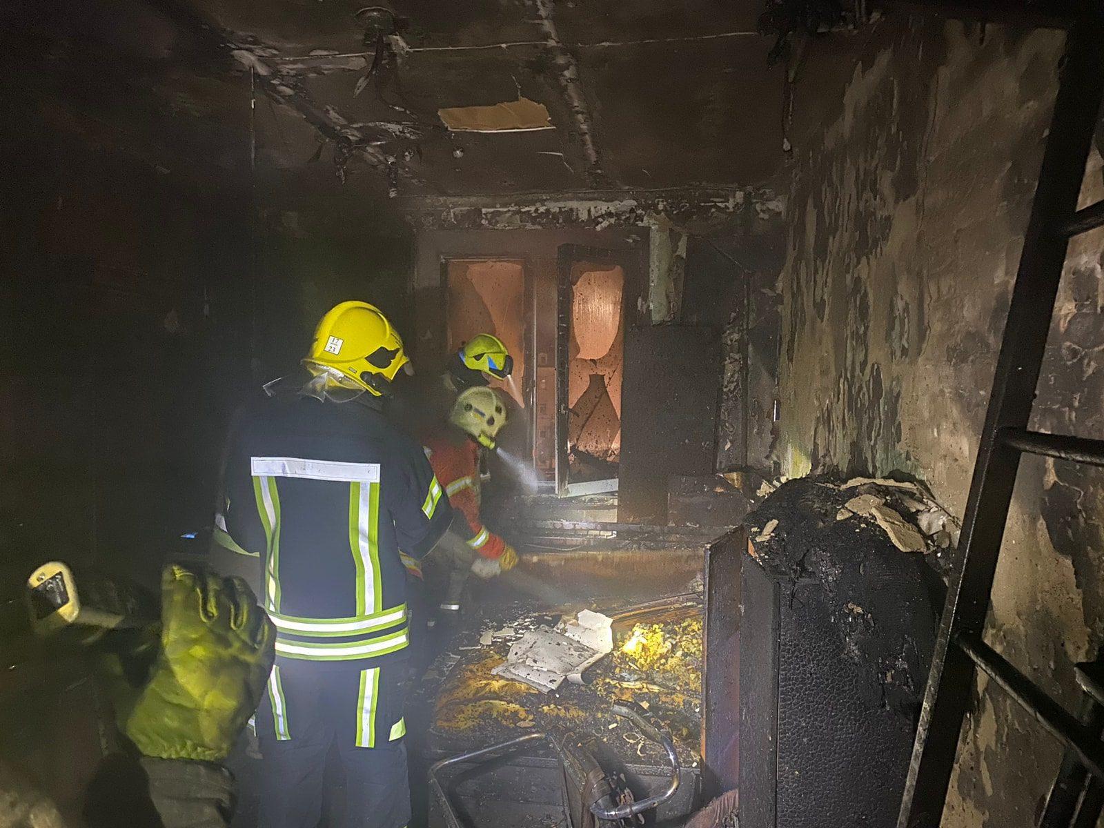 У Рівному загасили пожежу в житловому будинку в центрі міста (фото)