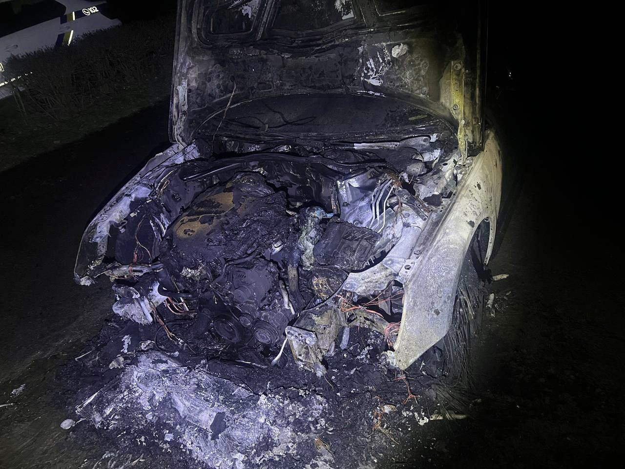 Вночі в Рівному підпалили автомобіль