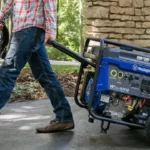 Рецидивіст викрав генератор із магазину в обласному центрі Чоловік транспортує генератор.