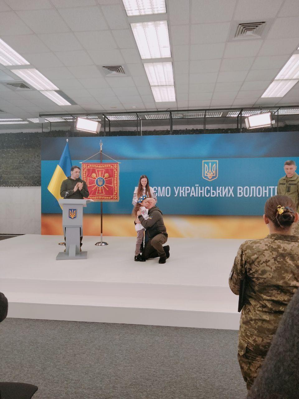 Юну волонтерку