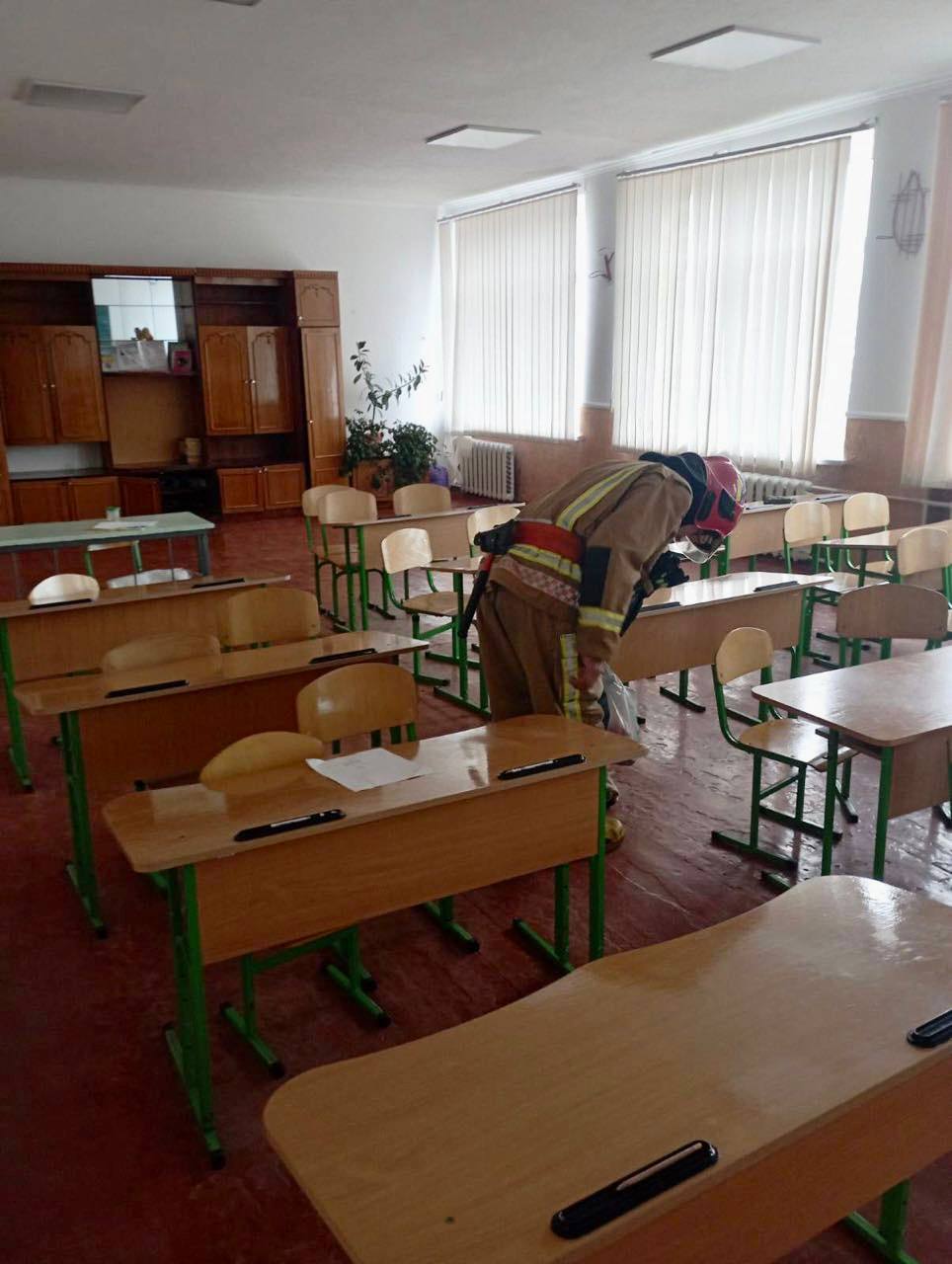 На Рівненщині поліцейські викрили неповнолітнього на «замінуванні» ліцею