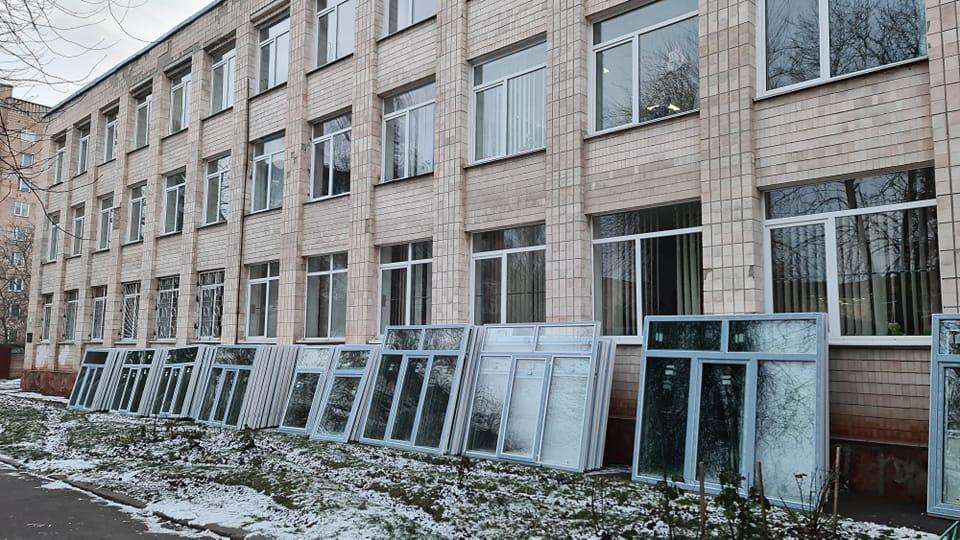 замінюють вікна