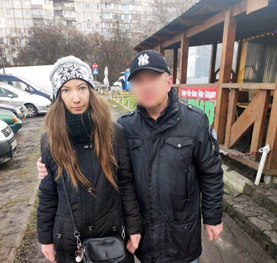 Батько розшукав доньку