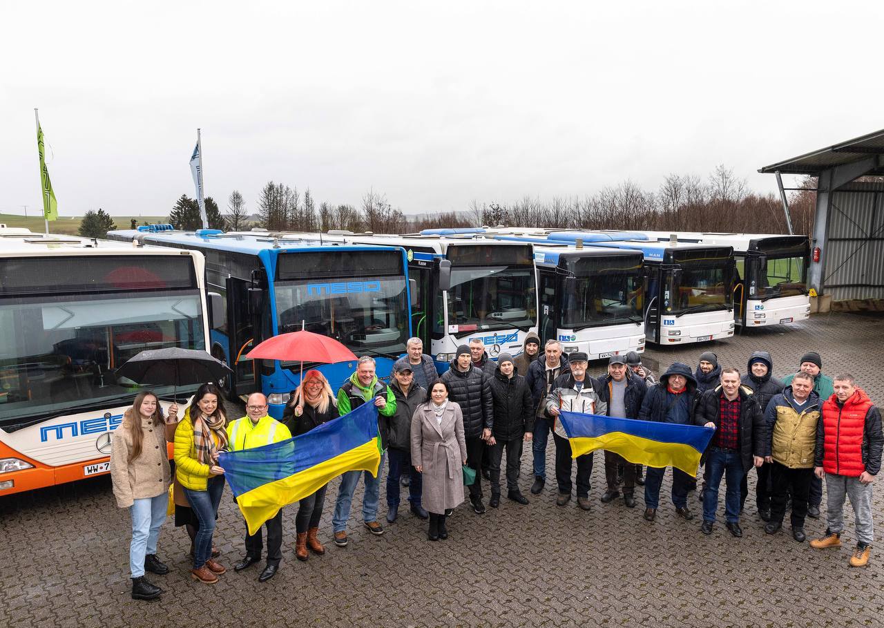 9 громад Рівненщини отримали автобуси від німецької турфірми