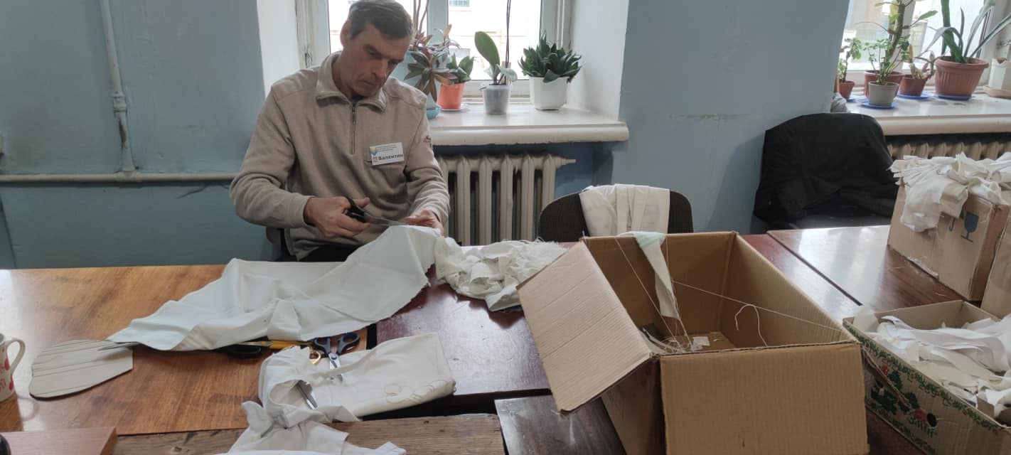 На Рівненщині шукають охочих плести маскувальні сітки