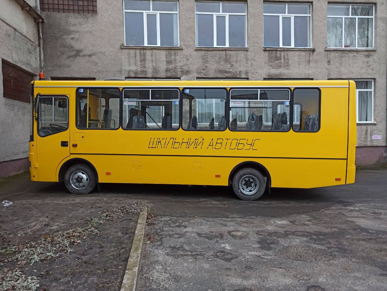 Рівненщина отримала 16 нових шкільних автобусів