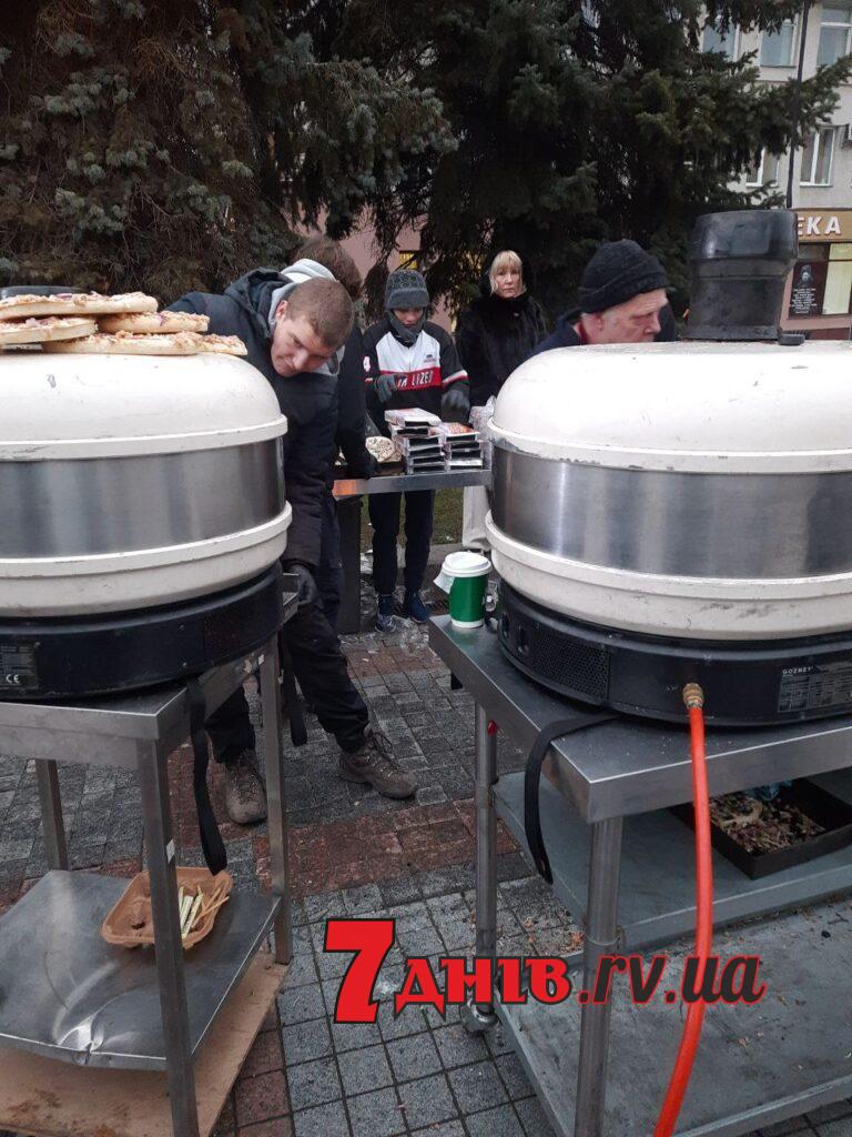 Шотландці пригощають на Майдані1