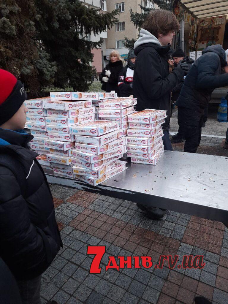 Шотландці пригощають на Майдані3