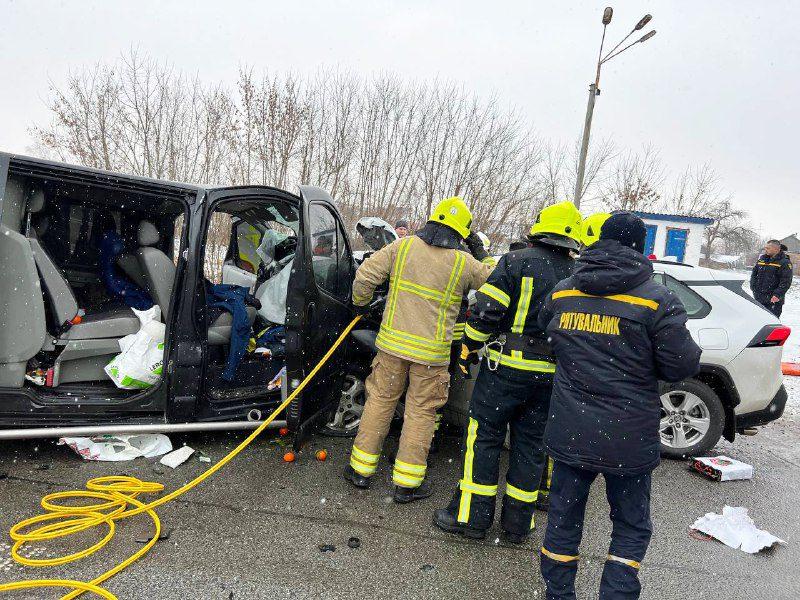 У Рівненському районі внаслідок ДТП загинув водій, троє осіб травмувалися