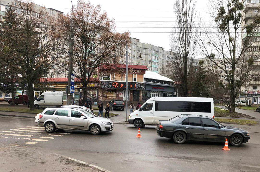 У Рівному під колеса легковика потрапив пішохід