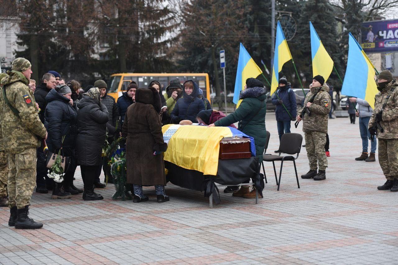 У Рівному провели в останню путь Героя Івана Добродія