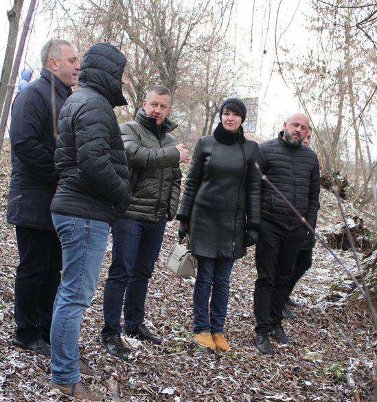 У Рівному розчищають рекреаційні зони на вулиці Степана Бандери