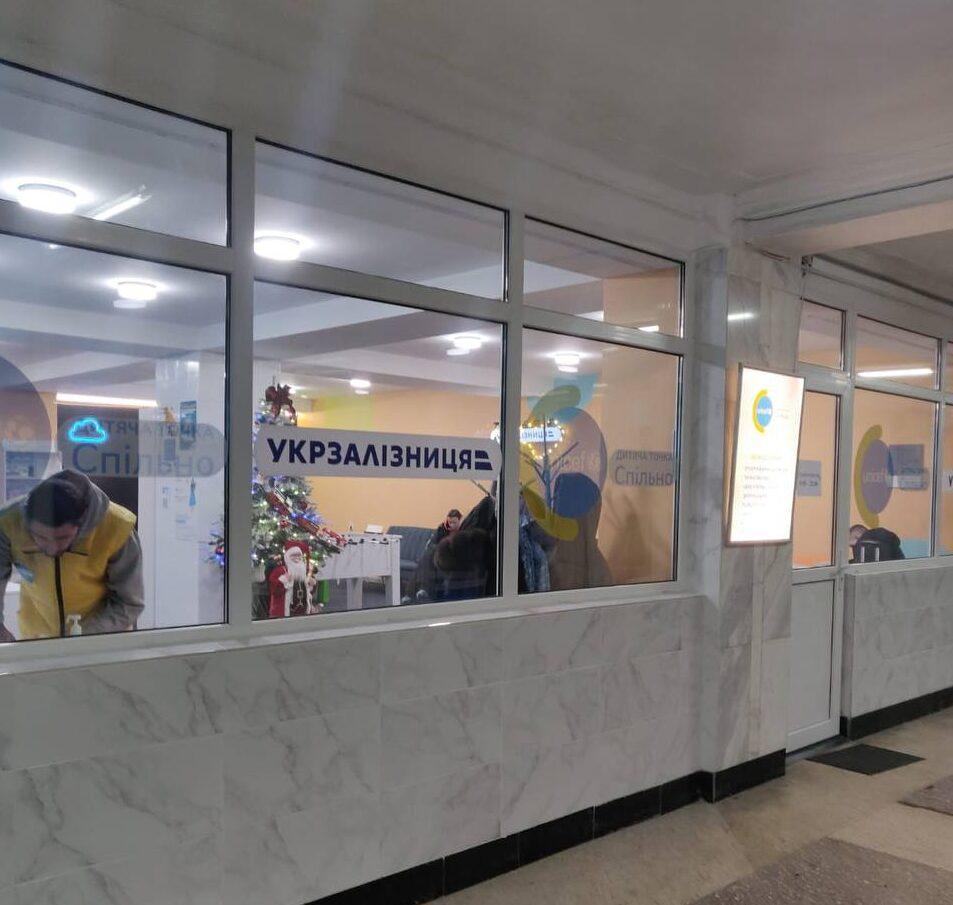 Укрзалізниця повідомила про затримку потягів через ракетну атаку