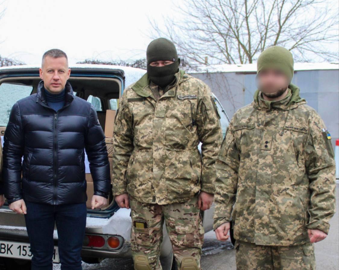 Автівки для ЗСУ рівненським волонтерам доводиться шукати у віддалених від України країнах