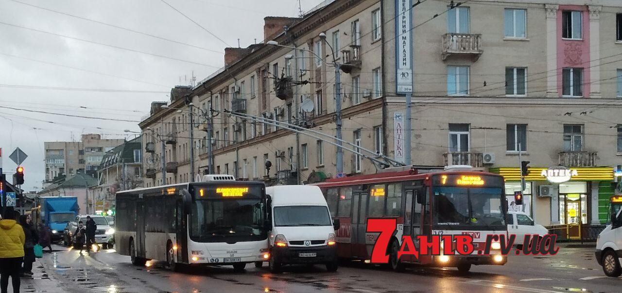 маршрутка не розминулась