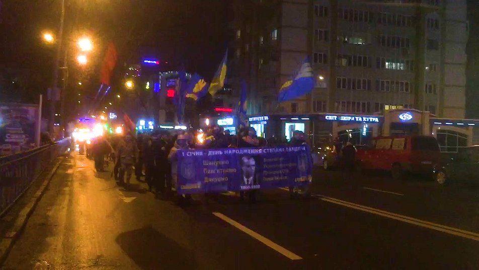 Смолоскипна хода на честь Степана Бандери проходила у Рівному