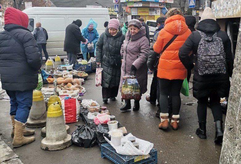 стихійною торгівлею