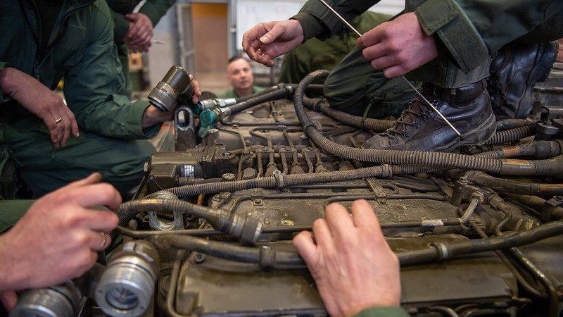 У Генштабі показали, як українці в Польщі вчаться управляти танками Leopard 2 (фото)