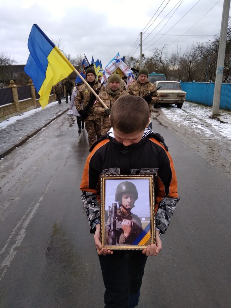 На Березнівщині попрощалися з захисником1