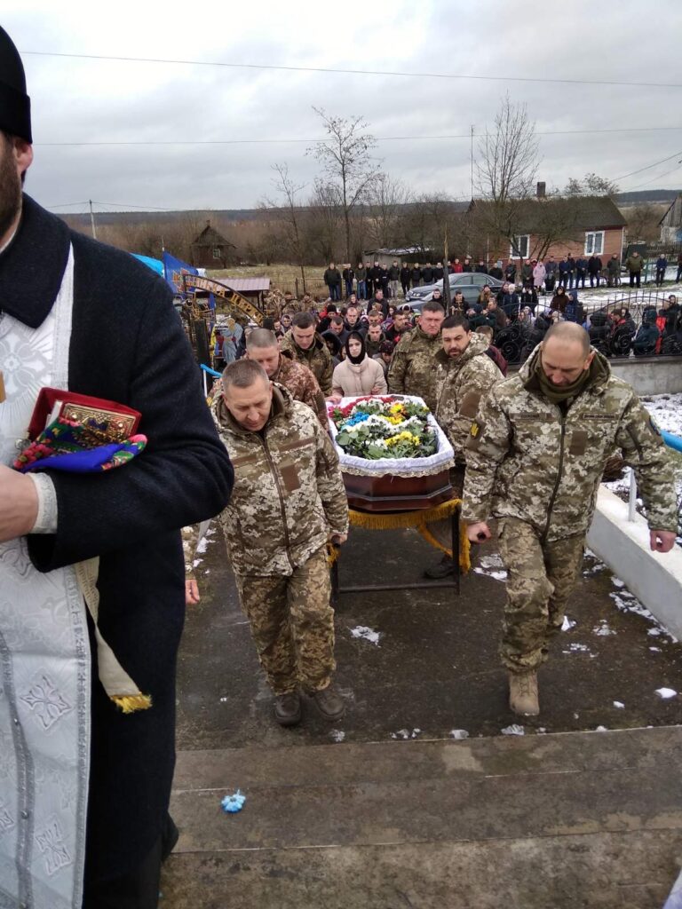На Березнівщині попрощалися з захисником3