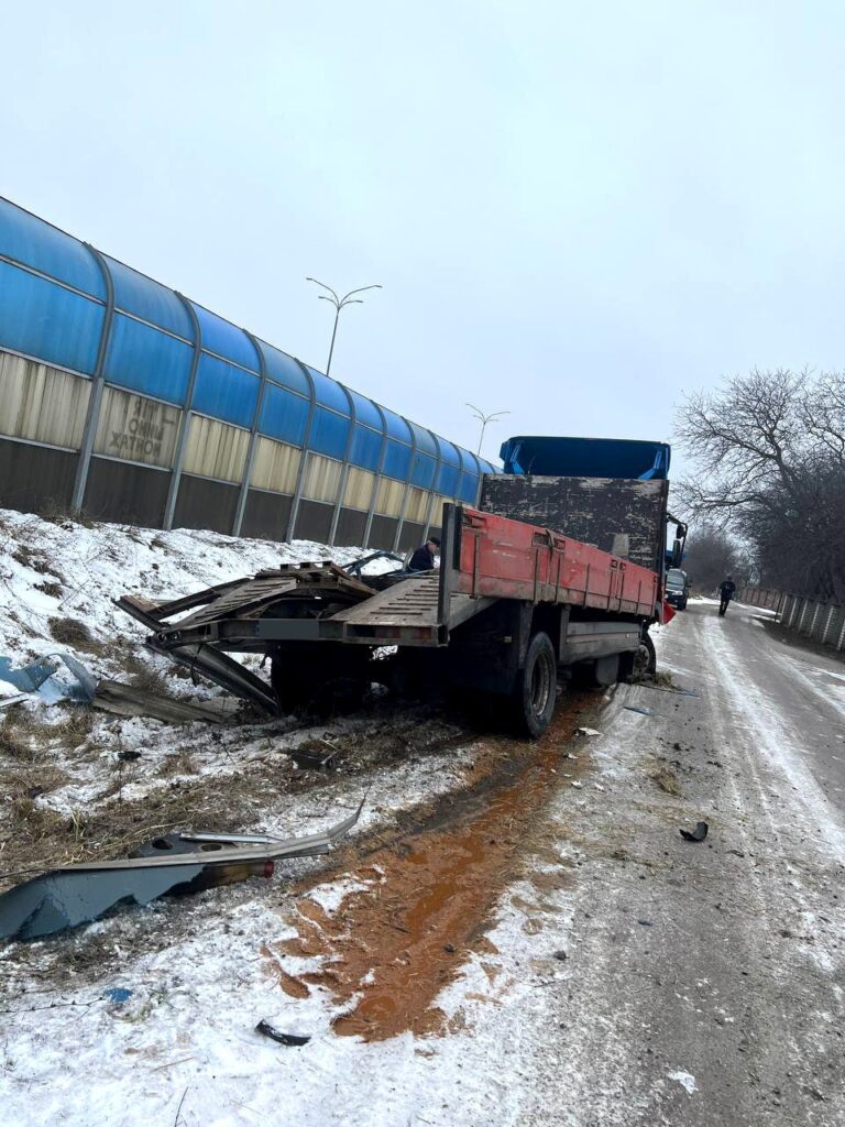 На Рівненщині на трасі «Київ-Чоп» сталися відразу дві ДТП з постраждалими2