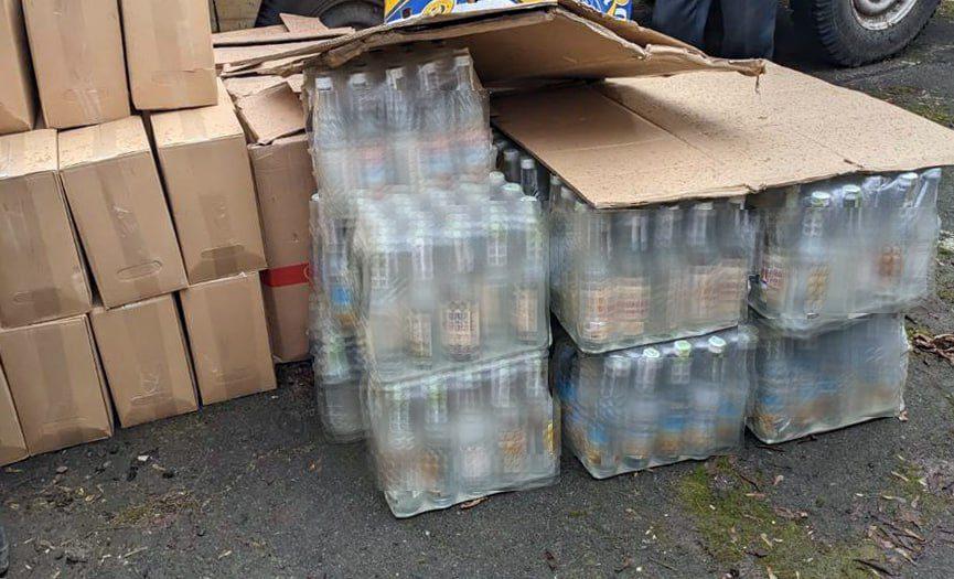 Понад три з половиною тисячі пачок безакцизних цигарок вилучили поліцейські на блокпосту 2